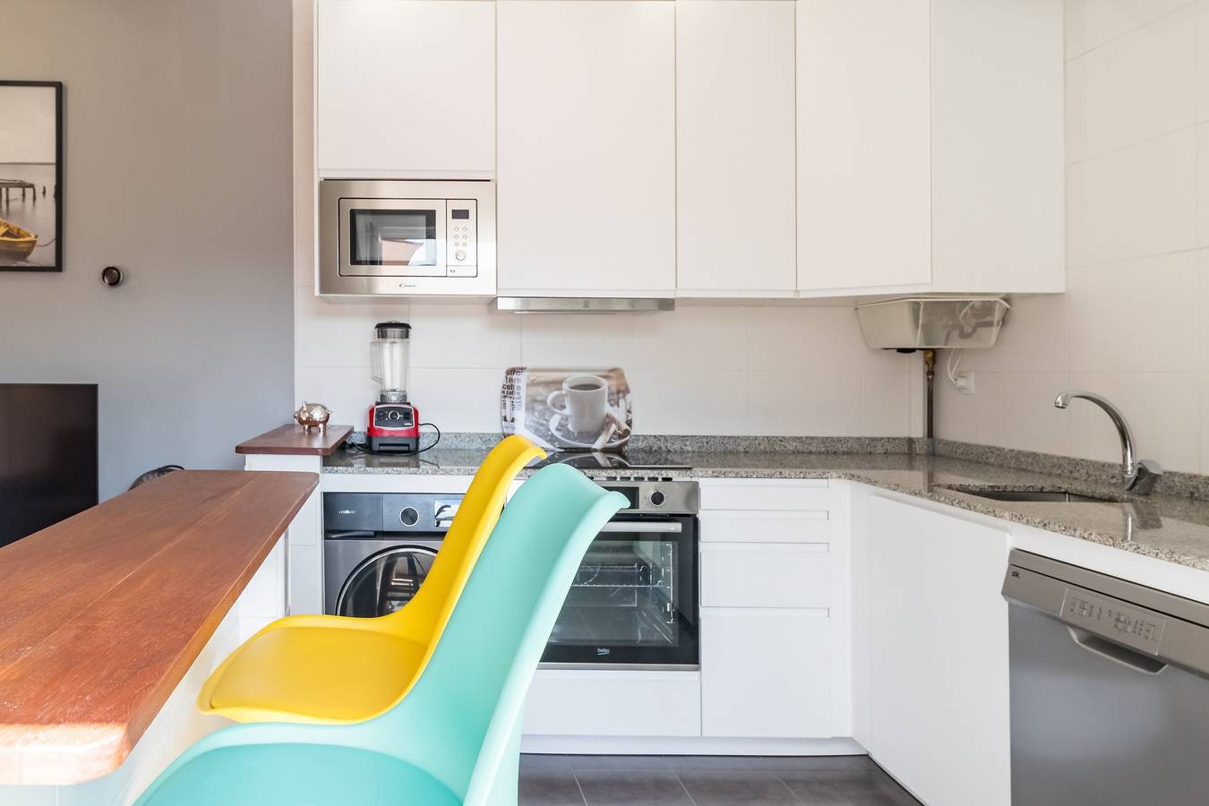 Apartamento entero, Apartamento 'Romántico Con Piscina' con vistas a la montaña, piscina compartida y Wi-Fi in Castañeda, Costa de Cantabria