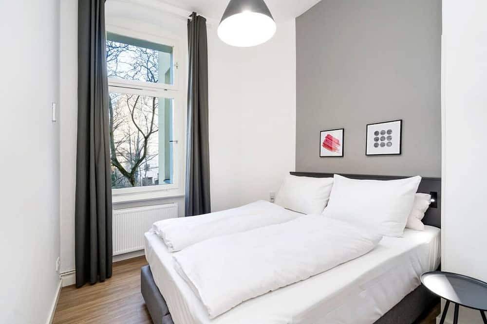 Ganze Wohnung, 1-Bedroom Apartment 70sqm with a cozy living room(3) in Wedding Berlin, Berlin