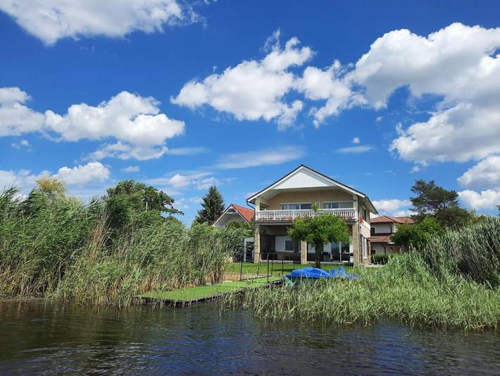 Villa für 4 Personen, mit Seeblick und Ausblick sowie Garten am Balaton