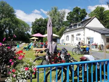 Cottage pour 2 personnes, avec jardin à Rostrenen
