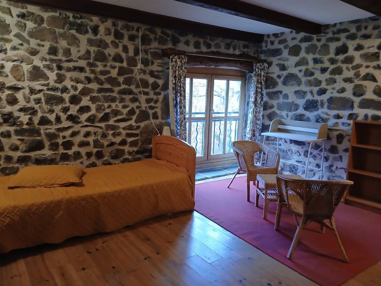 Chambre d’hôtes « Chambre D’Hôte 1 » avec vue sur la montagne et jardin commun in Beaulieu (Haute-Loire), Haute-Loire