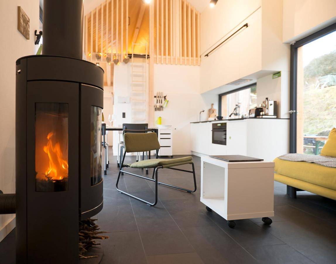 Natur und Architektur Eifel - Ferienhaus für Wellness und Yoga - Bio Designhaus mit Sauna im Vulkankrater in Immerath, Vulkaneifel