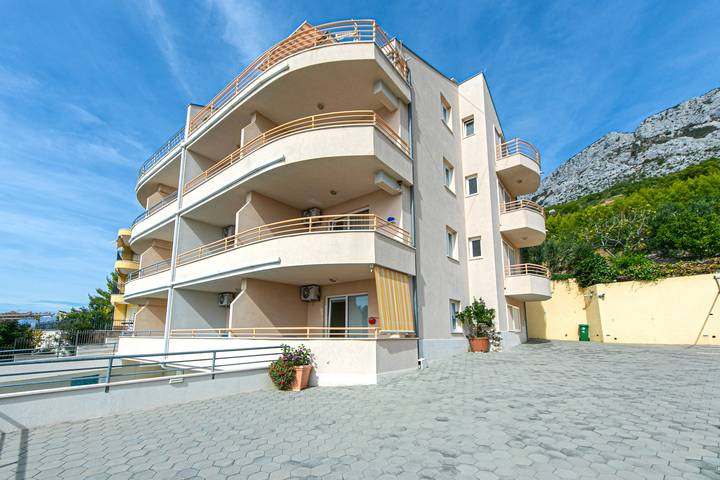 Ganze Wohnung, 2-Zimmer-Ferienwohnung mit Terrasse und Meerblick Brela, Makarska A-20065-b in Brela, Makarska Riviera