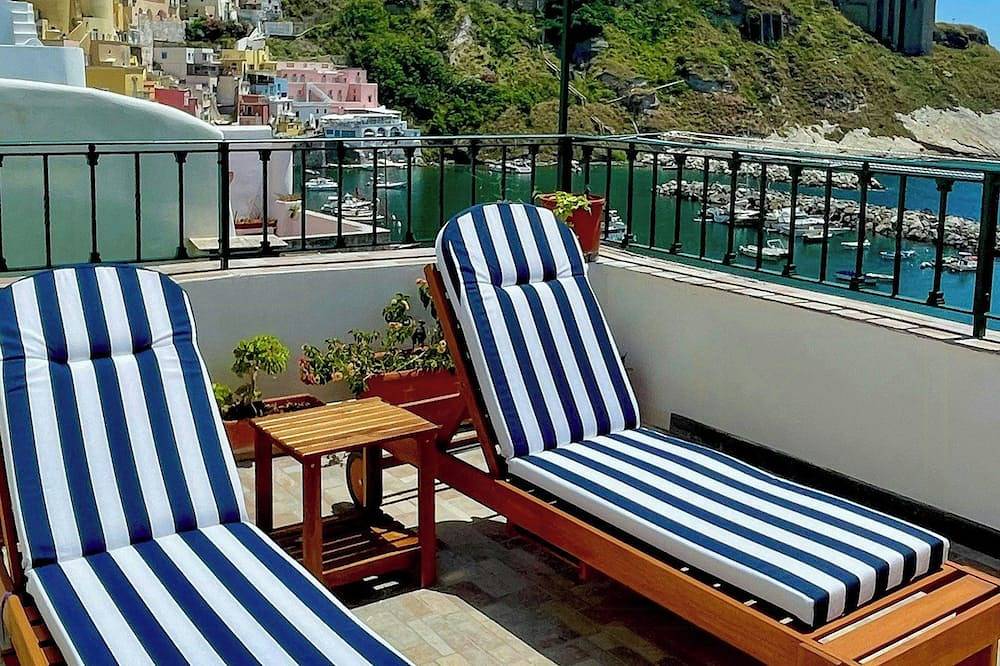 Haus mit Panoramaterrasse und Meerblick in Procida, Neapel Provinz