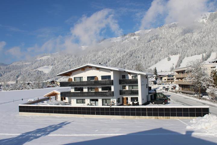 Ferienwohnung für 6 Personen, mit Seeblick und Ausblick sowie Pool und Garten, mit Haustier in Walchsee - 2