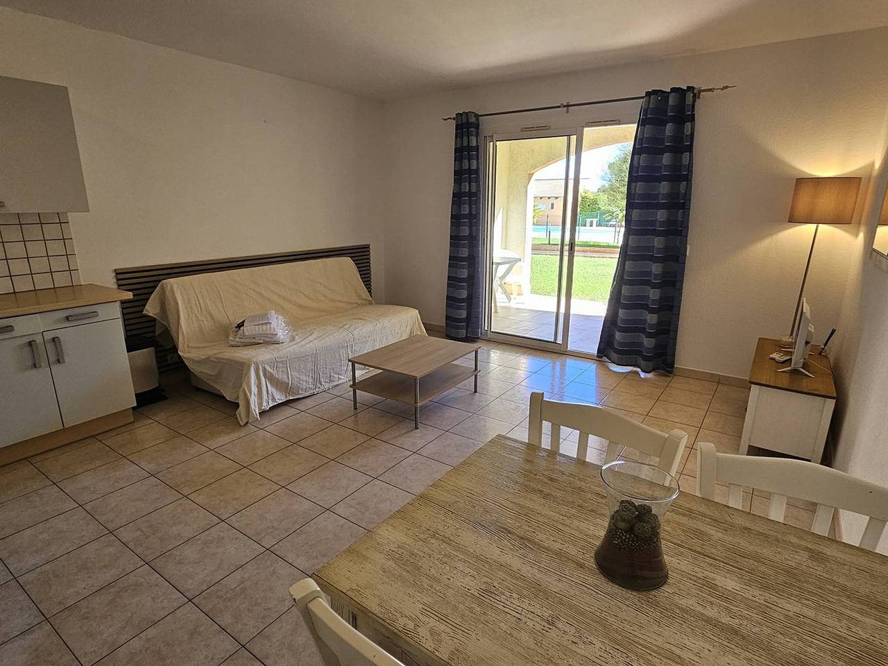 Apartamento entero, Estudio en Solenzara con piscina, jardín, cerca de playa y puerto in Sari-Solenzara, Distrito de Sartène