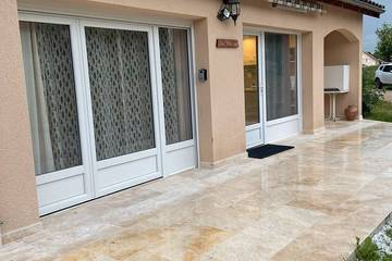 Gîte pour 4 personnes, avec terrasse à Lapte