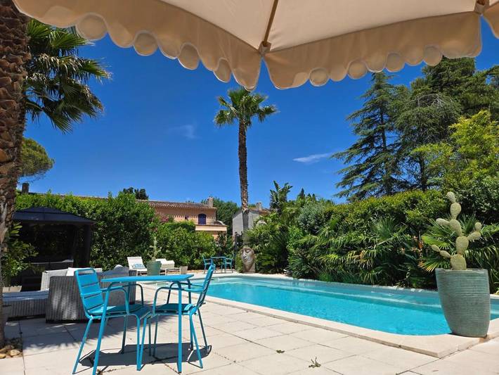 Maison d’hôte pour 2 personnes, avec piscine et jardin ainsi que vue et sauna