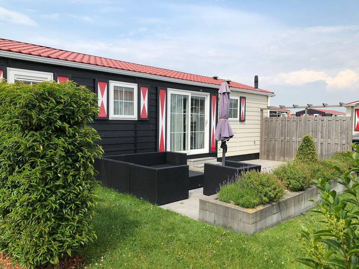 Chalet für 6 Personen, mit Terrasse und Garten in Serooskerke