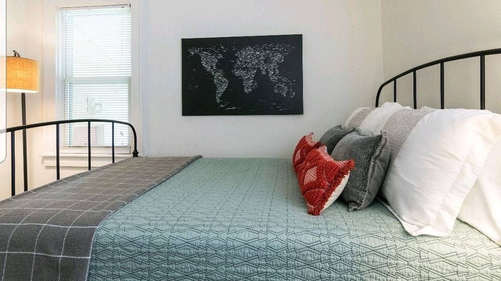 Modernes Mid-Century-Haus in der Innenstadt von Royal Oak! in Oakland County