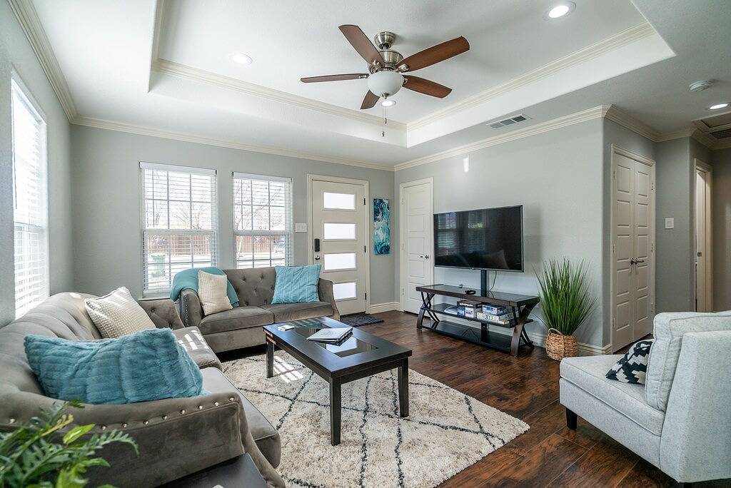 Walk to Stadium*Hot Tub*Ping Pong*Secured Parking in Arlington, Tarrant County