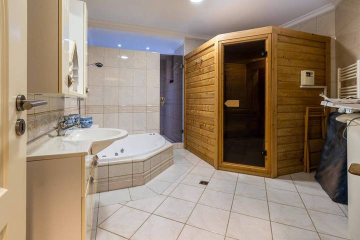 Chalet para 10 personas, con jardín además de piscina y vistas al mar, Se admiten mascotas en Provincia de Málaga - 3