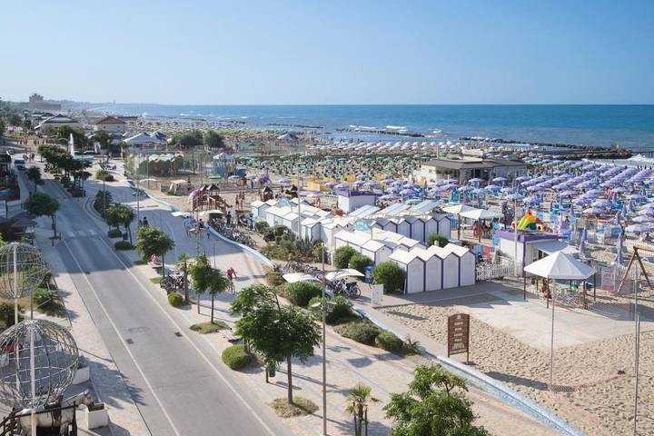 Appartamento per 4 persone, con Balcone e Terrazza nonché Panorama a Misano Adriatico