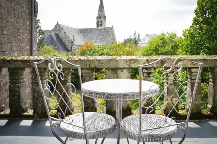 Location de vacances pour 18 personnes, avec terrasse ainsi que jardin et piscine à Langoëlan - 2