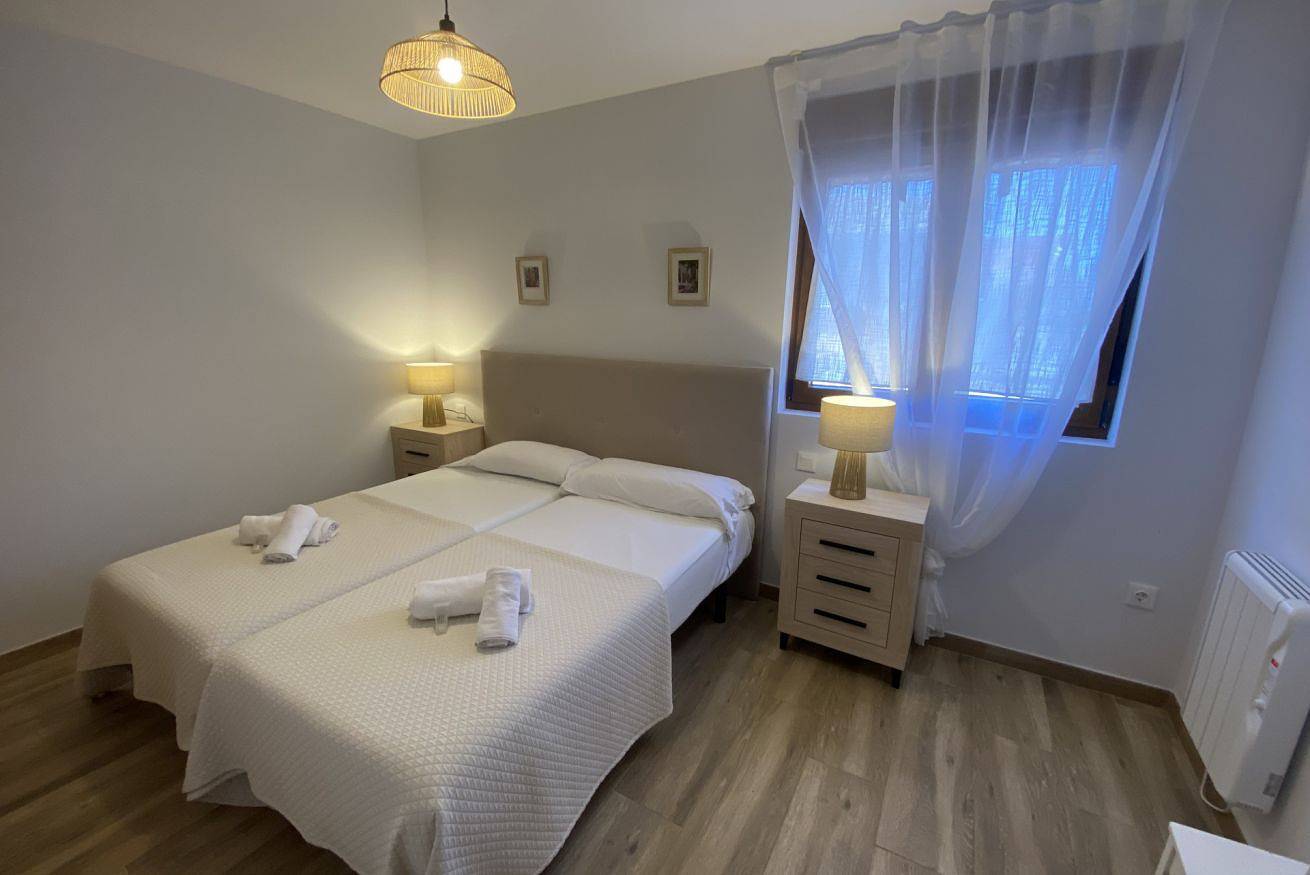 Ganze Wohnung, Ferienwohnung für 4 Personen mit Garten in Prellezo, Val de San Vicente