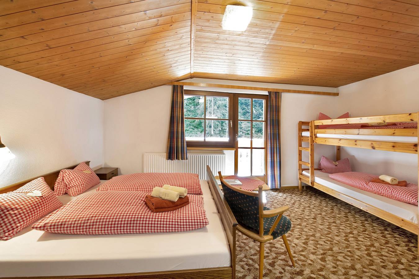 Alpine Chalet Lacknerbrunn 25-30 Personen mit Bergblick in Zillertaler Alpen
