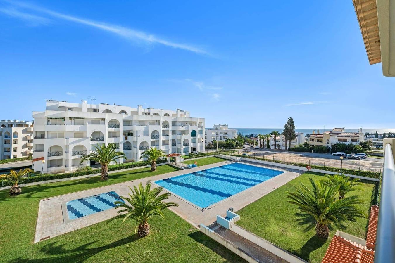Ganze Wohnung, T1-Apartment mit Gartenblick, Block 3-1ºc, Gemeinschaftspool, Wlan & Klimaanlage in Alporchinhos (Atlantikküste), Porches