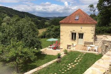 Gîte pour 4 personnes, avec jardin et terrasse, animaux acceptés à Flavigny-sur-Ozerain