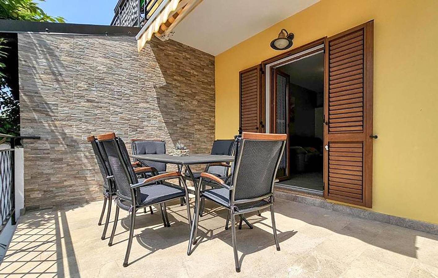 Reizende 1-Zimmer-Wohnung mit Terrasse in der Nähe des Restaurants Kolo in Umag und Umgebung