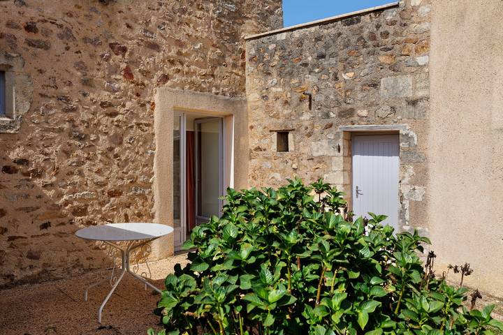 Entire apartment, 'Château Les Forges -Tennis, Pool, Golf ' in Les Forges, Deux-Sèvres