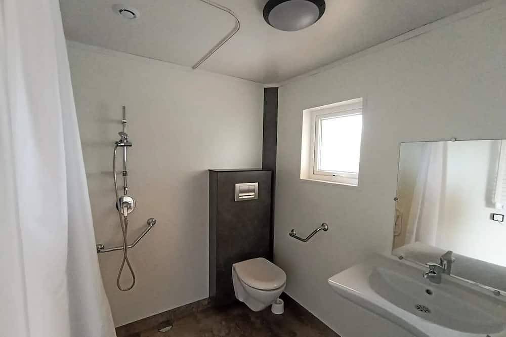 C- Mobil-home Hélios - Pmr - 2 chambres - 32m² avec terrasse couverte 5 personnes in Saint-Gilles-Croix-de-Vie, Vallée de la Loire