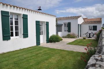 Gîte pour 4 personnes, avec terrasse ainsi que piscine et jardin en Charente-Maritime