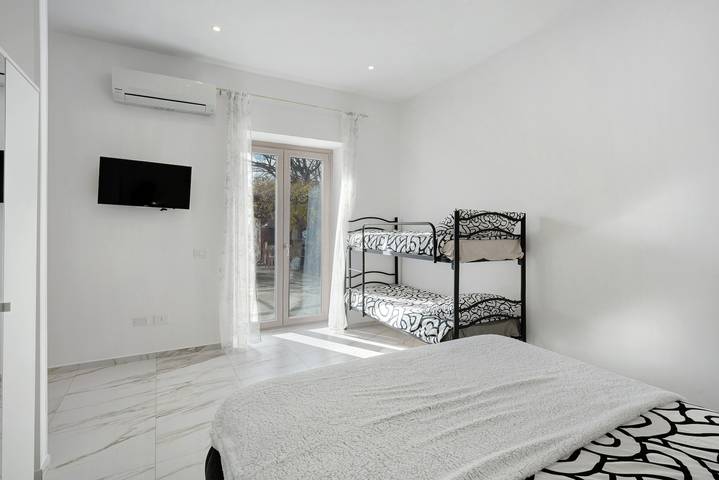 Ferienwohnung für 3 Personen, mit Balkon und Garten in Kampanien - 2