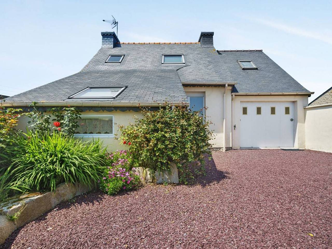 Charming 6-Person House on Ile Grande, 200m from Beach, with Wifi and Parking in Île-Grande, Pleumeur-Bodou