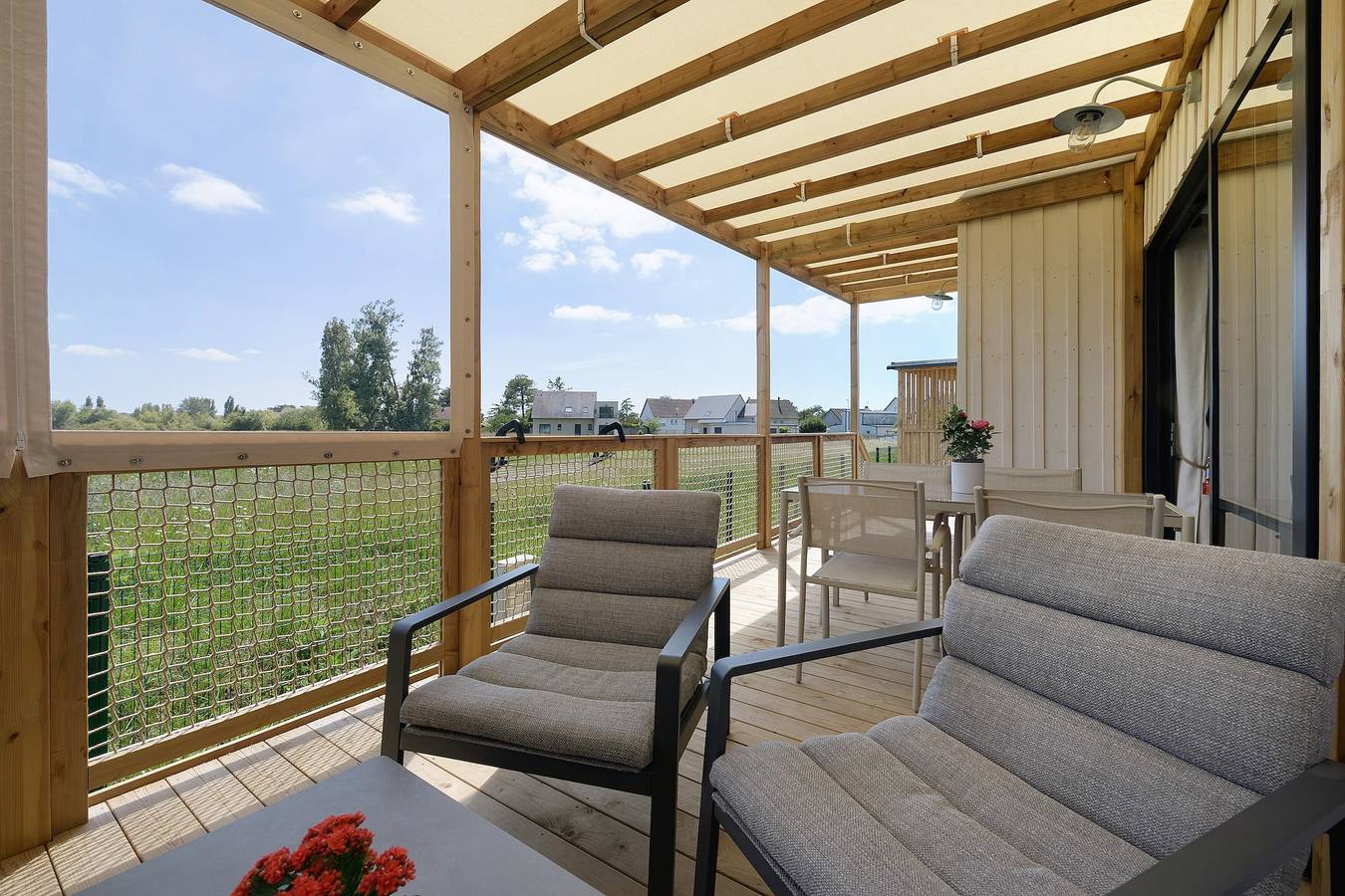 Chalet 'Martinette' with Private Terrace, Balcony and Wi-Fi in Saint-Pair-sur-Mer, Côte de la Déroute