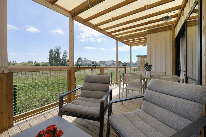 Chalet 'Martinette' with Private Terrace, Balcony and Wi-Fi in Saint-Pair-sur-Mer, Côte de la Déroute