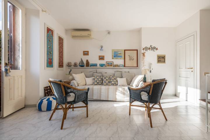 Appartamento intero, Alloggio vacanze 'L'Appartamento nel Corso' con Wi-Fi in Carloforte, Sulcis Iglesiente