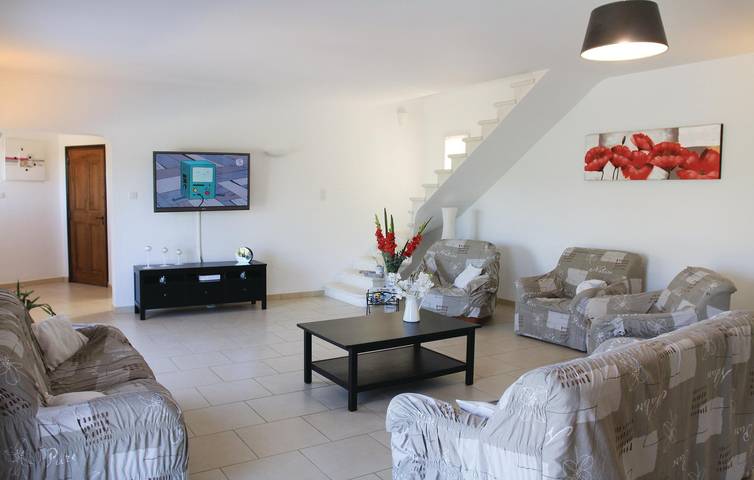 Appartement avec vue sur la montagne avec parking, piscine et WiFi in Apt, Parc naturel régional du Luberon
