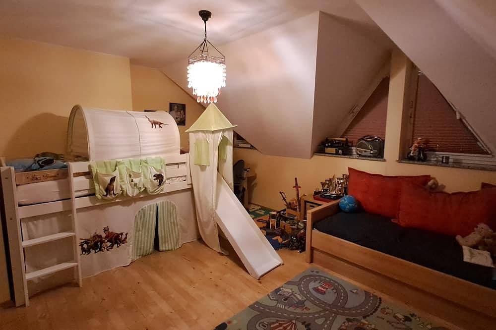Idyllisches Haus mit großem Garten, Aussensauna und kleinem Gym mitten im Taunus in Steinbach (Taunus), Hochtaunuskreis