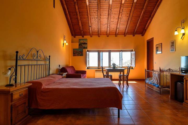 Location de vacances pour 2 personnes, avec vue ainsi que jardin et piscine, animaux acceptés dans Puntalazzo - 2