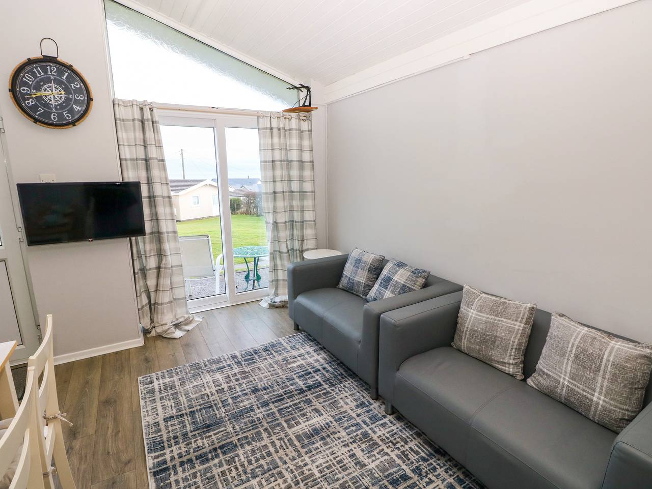 Chalet 27 in Swansea region