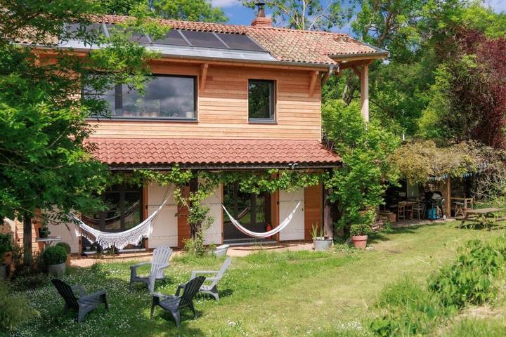 Gîte pour 8 personnes, avec piscine ainsi que vue et jardin à Bully - 2
