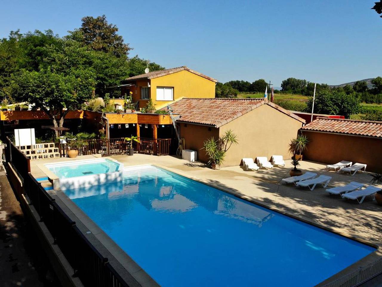 Mobilheim mit Terrasse in Salavas in Salavas, Gorges de l’Ardèche