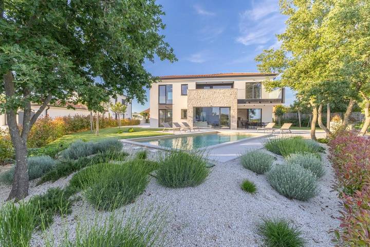 Ferienhaus für 6 Personen, mit Balkon und Terrasse sowie Garten und Pool