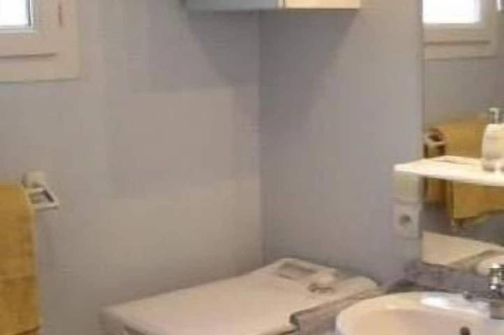 Location de vacances pour 4 personnes, avec terrasse et jardin dans Office De Tourisme Du Pays Des Sorgues Et Des Monts De Vaucluse - 4