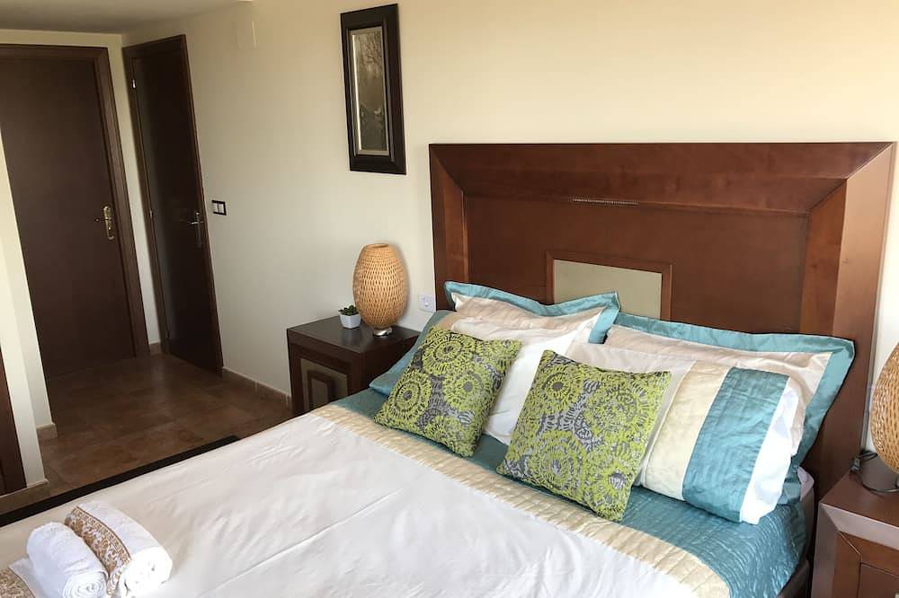 Apartamento inteiro, Moderno com vistas panorâmicas - varanda enorme e terraço no telhado in Urbanizacion Costa Esuri, Ayamonte