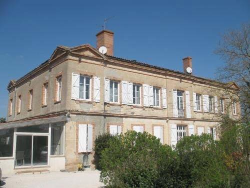 Hôtel, avec Terrasse et Jardin ainsi que Piscine et Vue