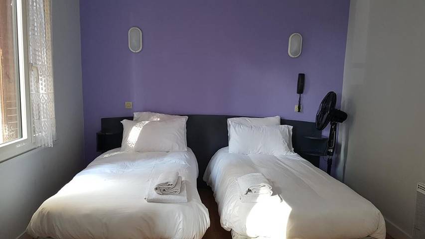 Hôtel pour 3 personnes, avec terrasse et jardin à Ars-sur-Formans - 4