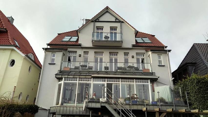 Hotel für 6 Personen, mit Balkon und Terrasse sowie Seeblick und Ausblick in Brake - 4