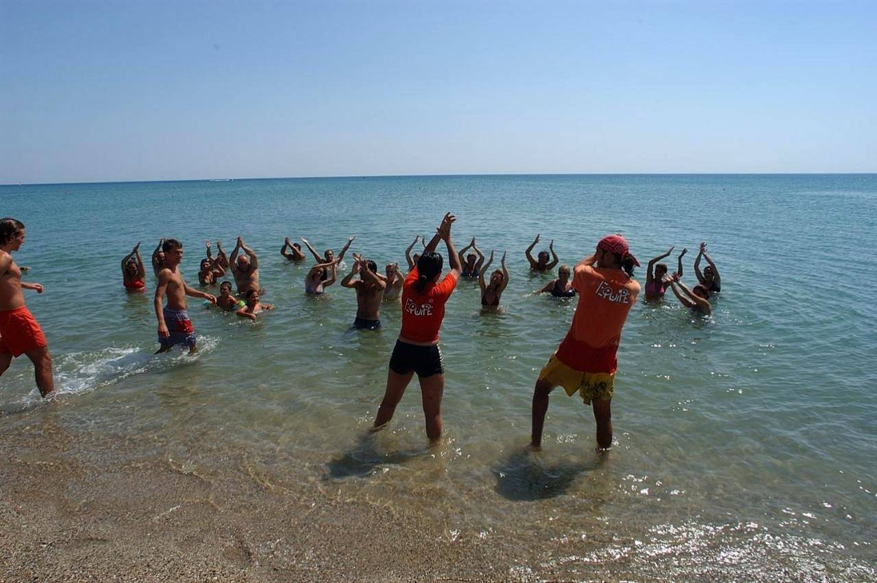 Happy Camp mobile homes in Camping Thurium Villaggio in Corigliano-Rossano, Golf von Tarent