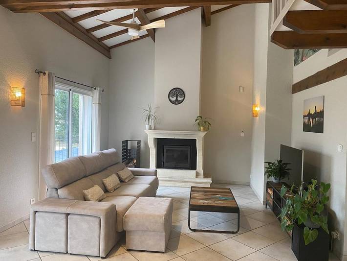Location de vacances pour 8 personnes, avec terrasse et piscine, adapté aux familles à Les Granges-Gontardes - 2