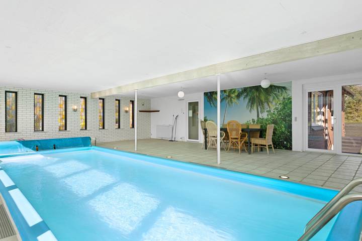 Feriehus for 12 personer, med jacuzzi og terrasse samt sauna - 1