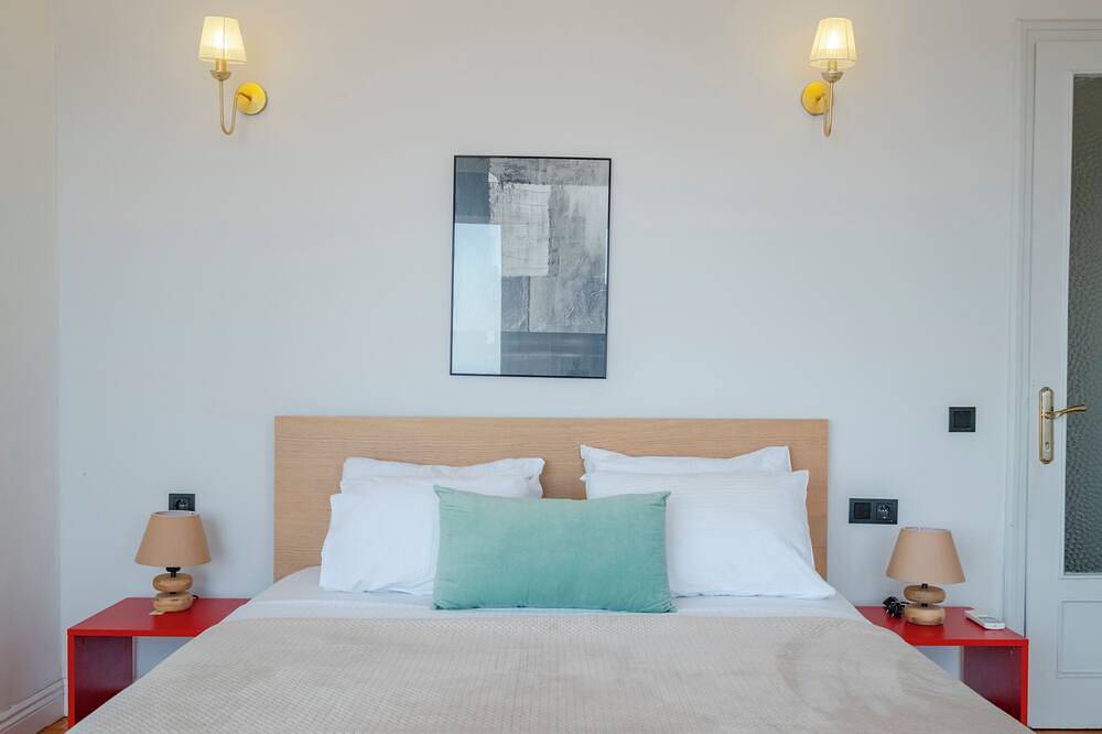 Ganze Wohnung, Spacious 5-Bedroom Central Istanbul Apartment with Elevator and Air Conditioning in Beyoğlu, Kuloğlu Mahallesi