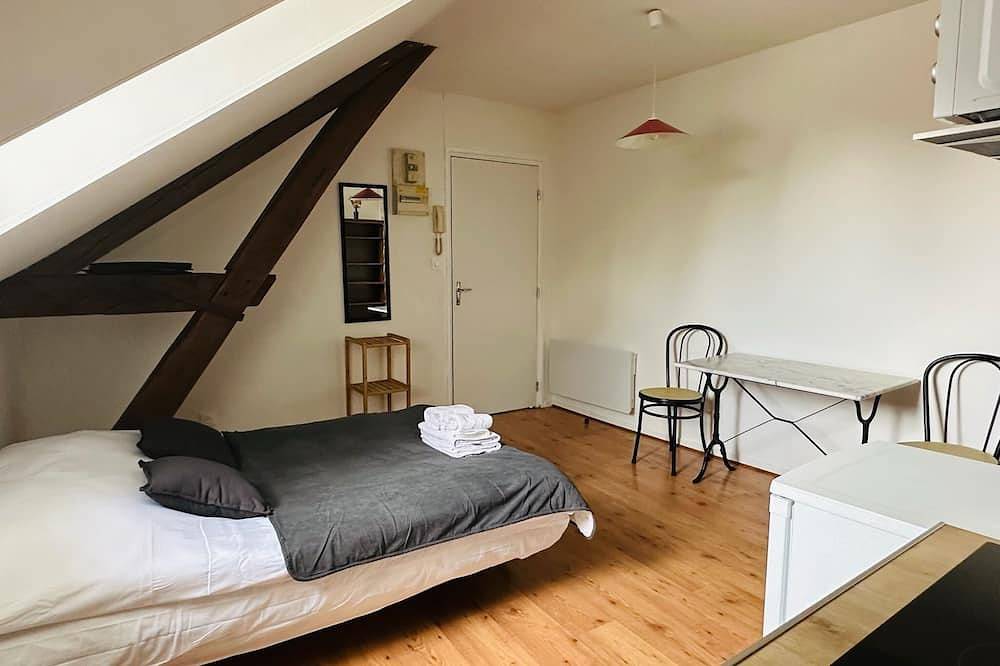 Entire apartment, Quiet Studio 12 with Wifi and Parking in Troyes in Troyes, Aube