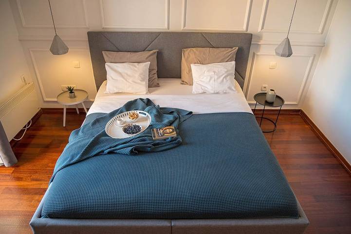 Apartamento entero, Apartamento de lujo con hermosa terraza con vistas al mar: 50 metros al mar, a pie de la ciudad in Plaža Lipovica, Opatija Riviera