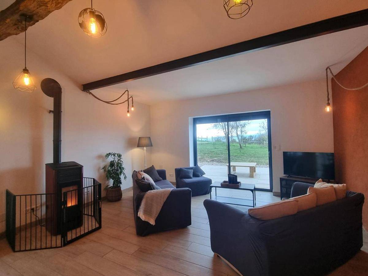 Gîte chaleureux 8 pers. avec wifi et animaux admis - Fr-1-496-343 in Pouilly-lès-Feurs, Montbrison